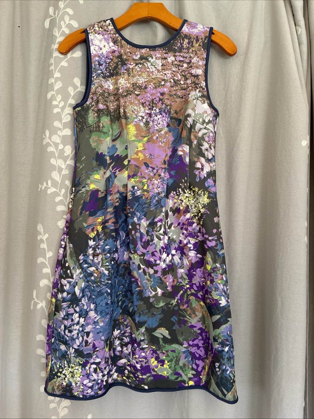 Women’s White House black market size 0 floral knee length dress with tags